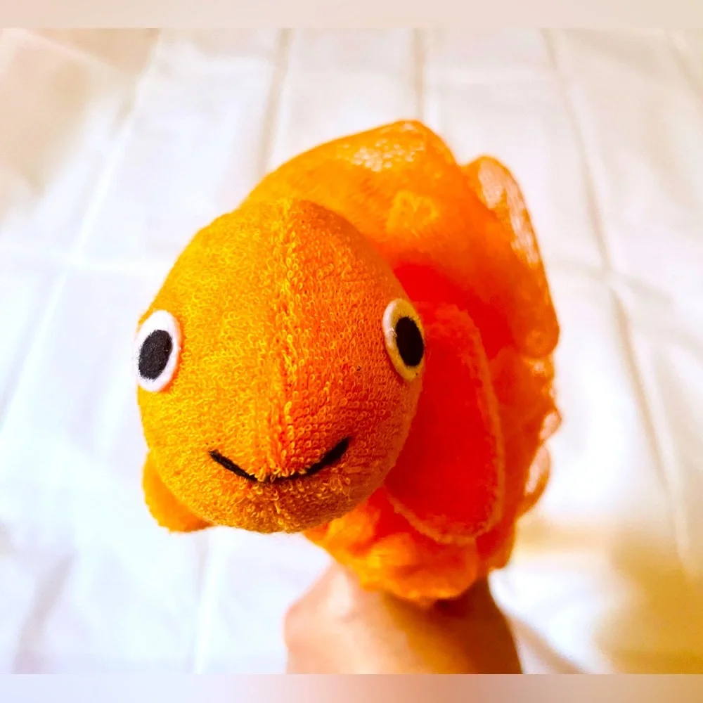 NEMO MESH SPONGE WITH HANDLE by BUBBLY TUBBLY